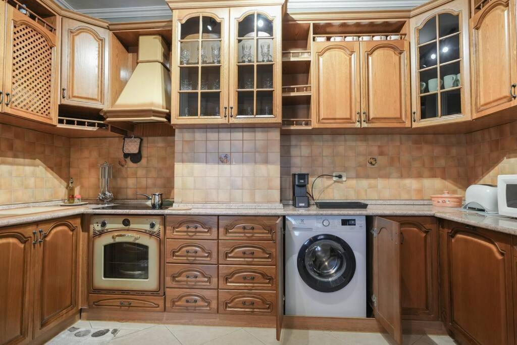 Staycation, City Center Apartment With Balcony Tirana Exterior foto