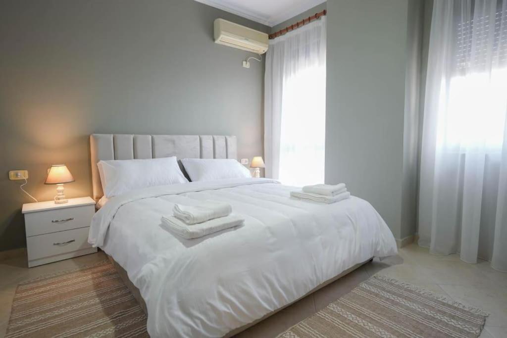 Staycation, City Center Apartment With Balcony Tirana Exterior foto